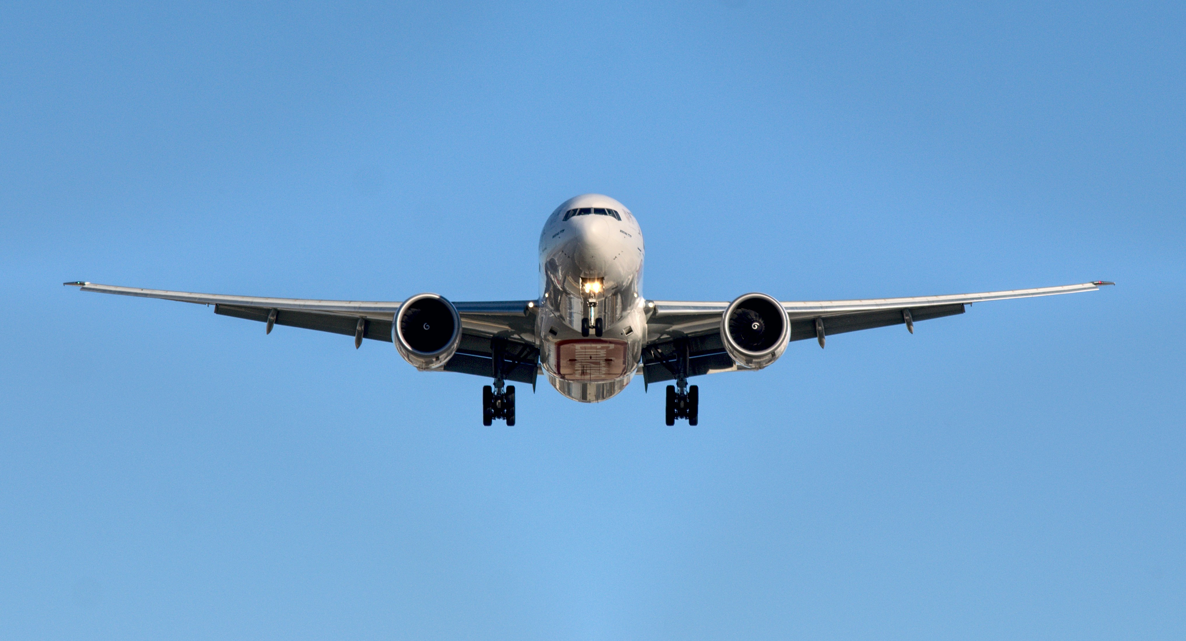 Air freight aircraft on approach