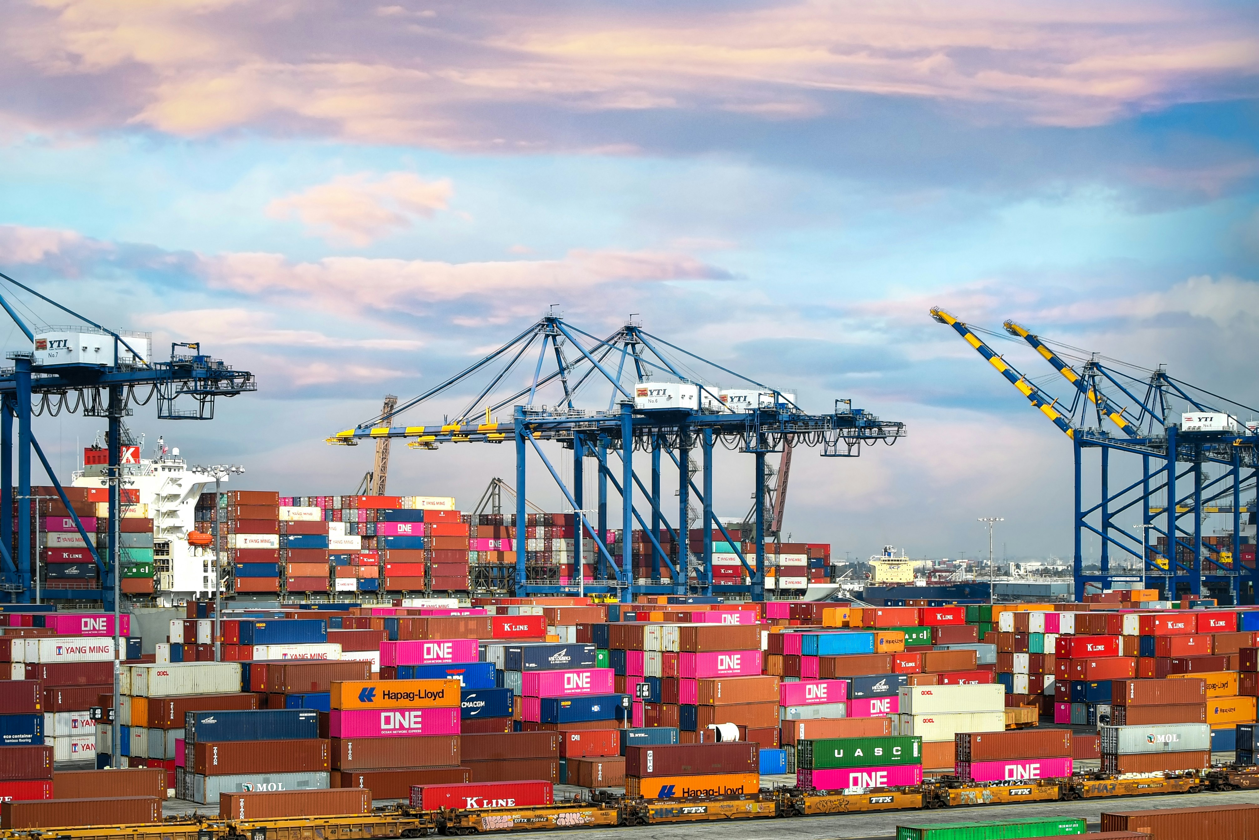 Port container yard with gantry cranes